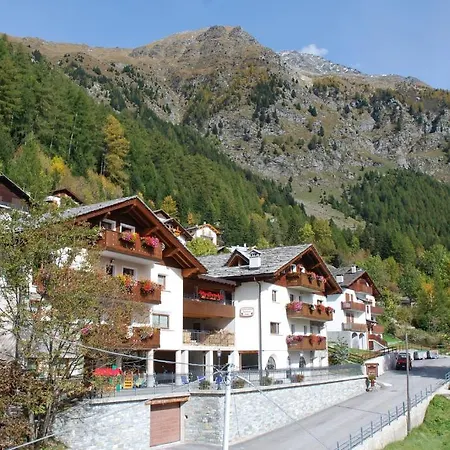 Larice Bianco Apartahotel *